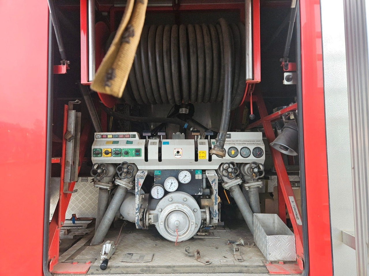 MAN KAT 6x6 Tanklöschfahrzeug - Tankbil: bild 5 MAN KAT 6x6 Tanklöschfahrzeug - Tankbil: bild 5