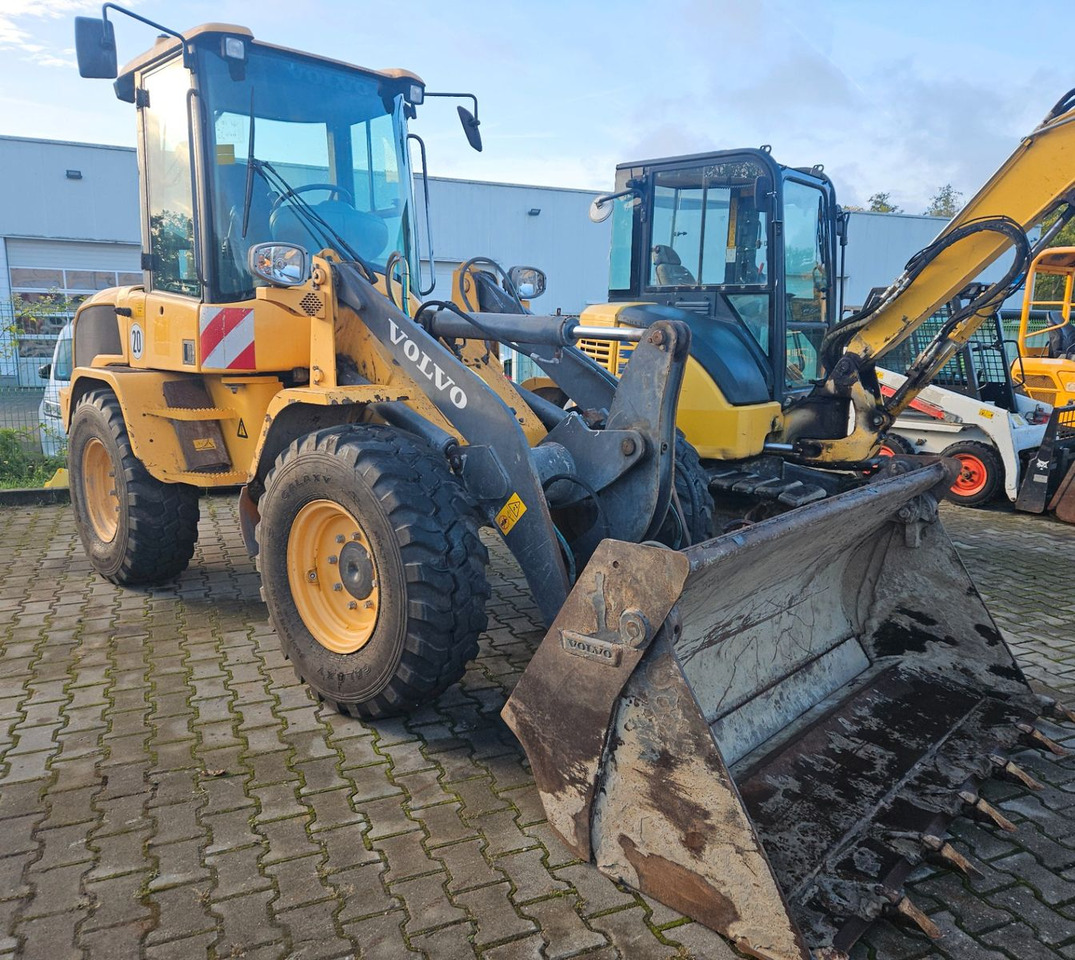 Volvo L30G Radlader mit Klappschaufel - Hjullastare: bild 1 Volvo L30G Radlader mit Klappschaufel - Hjullastare: bild 1