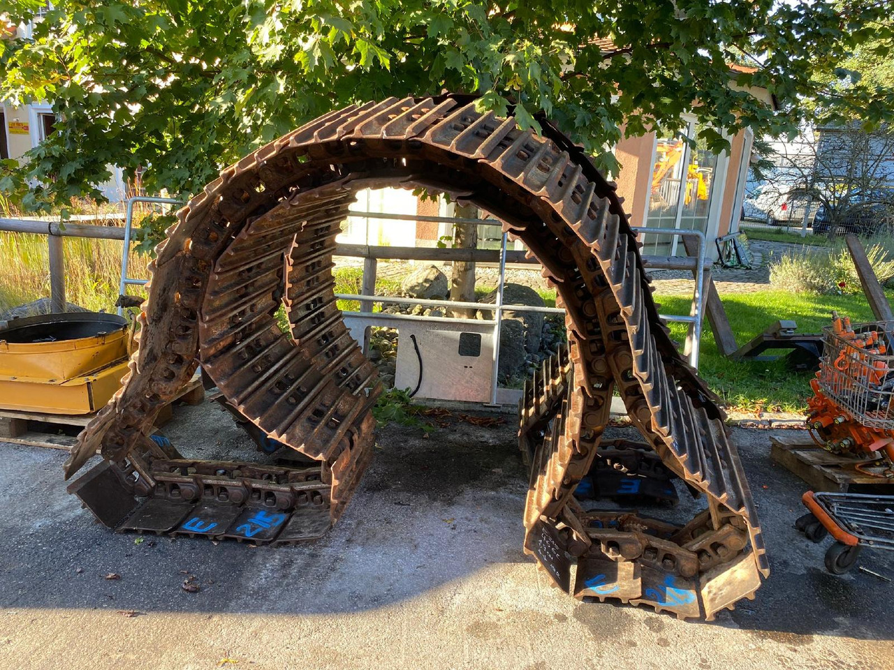 Fiat-Kobelco E215 - Larvband för Byggmaskiner: bild 1 Fiat-Kobelco E215 - Larvband för Byggmaskiner: bild 1