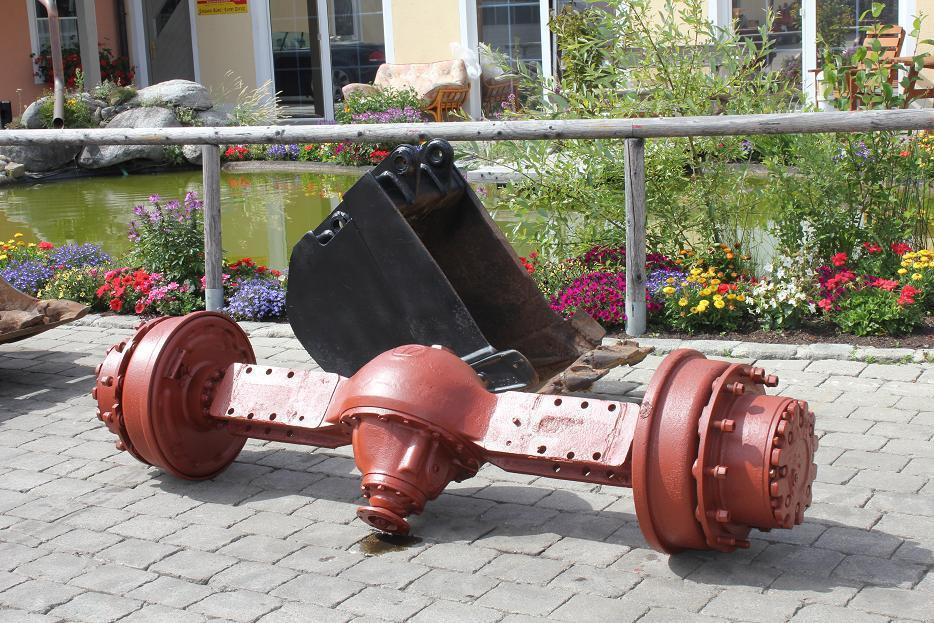 Hanomag B 8 - Axel och reservdelar för Byggmaskiner: bild 1 Hanomag B 8 - Axel och reservdelar för Byggmaskiner: bild 1