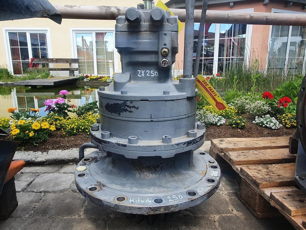 Hitachi ZX 250 - Svängmotor för Byggmaskiner: bild 1 Hitachi ZX 250 - Svängmotor för Byggmaskiner: bild 1