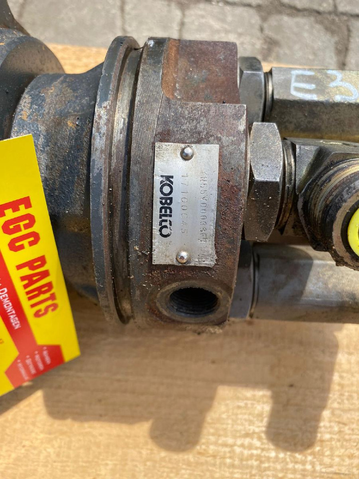 Holland E 305 - Svängmotor för Bandgrävare: bild 2 Holland E 305 - Svängmotor för Bandgrävare: bild 2