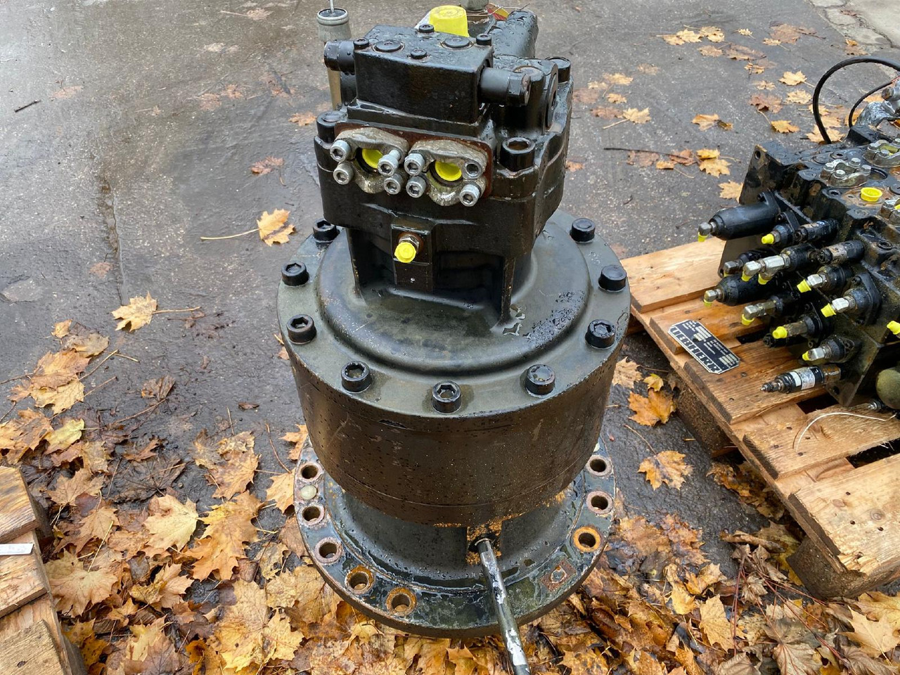 Holland E 305 - Svängmotor för Byggmaskiner: bild 5 Holland E 305 - Svängmotor för Byggmaskiner: bild 5