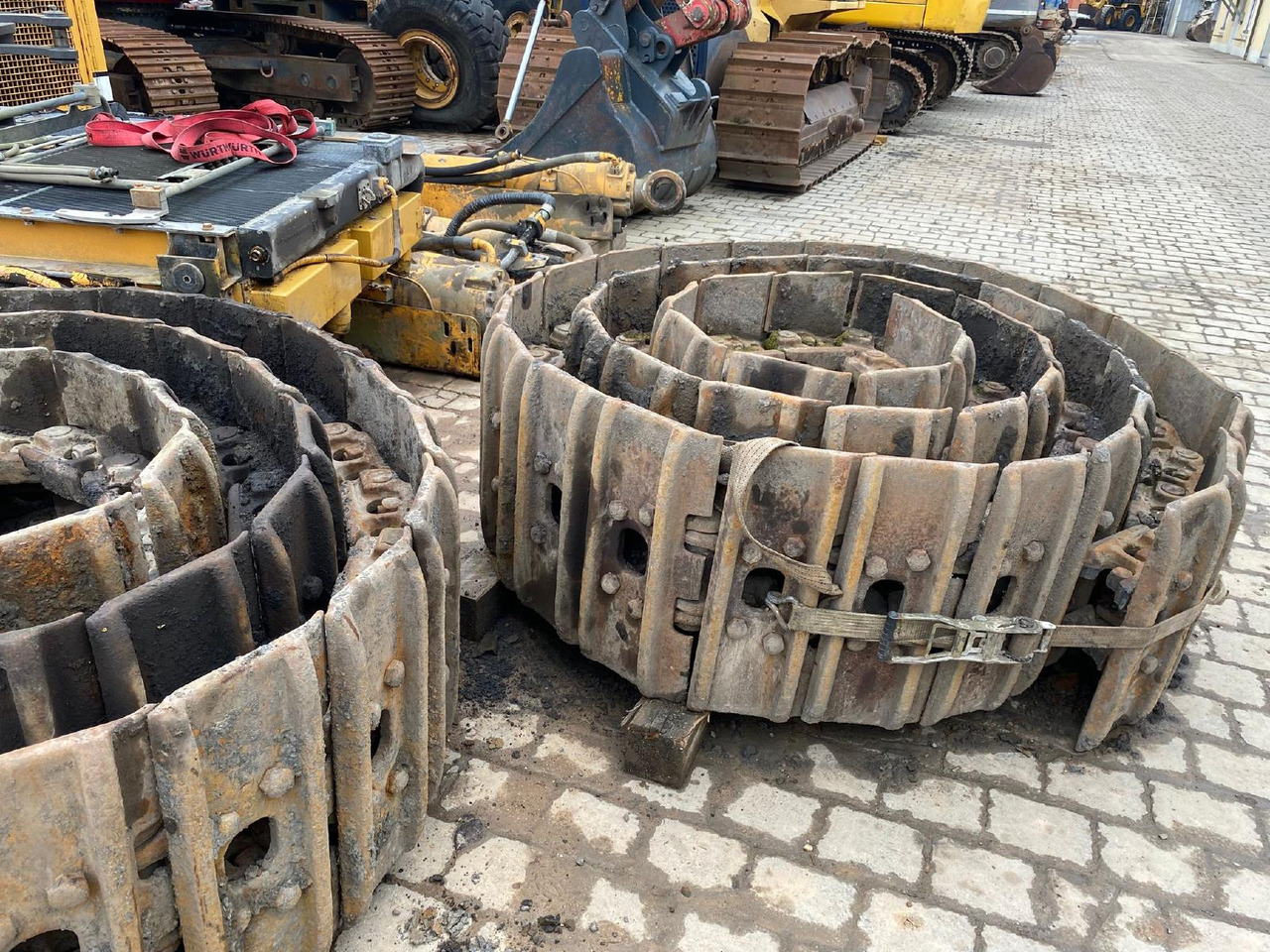 Liebherr R 964 B LIT - Larvband för Byggmaskiner: bild 1 Liebherr R 964 B LIT - Larvband för Byggmaskiner: bild 1