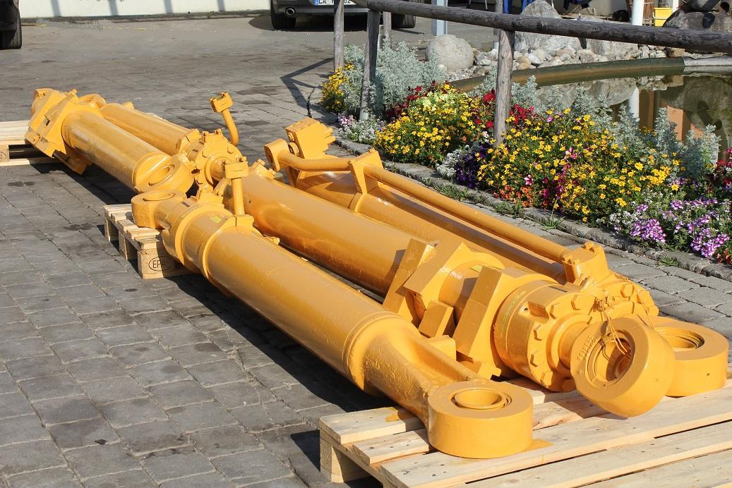 Liebherr R 974 LIT - Hydraulcylinder för Byggmaskiner: bild 1 Liebherr R 974 LIT - Hydraulcylinder för Byggmaskiner: bild 1