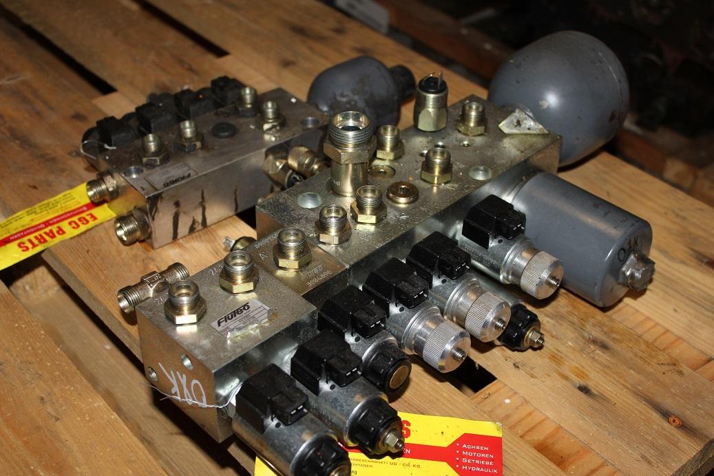 O&K MH Plus , New Holland - Hydraulventil för Grävmaskin på däck: bild 3 O&K MH Plus , New Holland - Hydraulventil för Grävmaskin på däck: bild 3