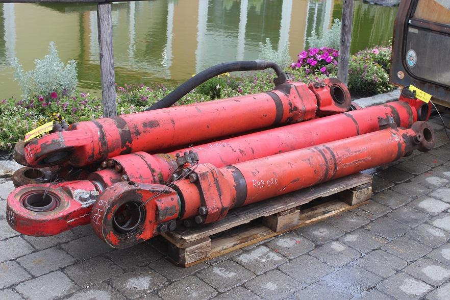 O&K RH 9 - Hydraulcylinder för Byggmaskiner: bild 1 O&K RH 9 - Hydraulcylinder för Byggmaskiner: bild 1