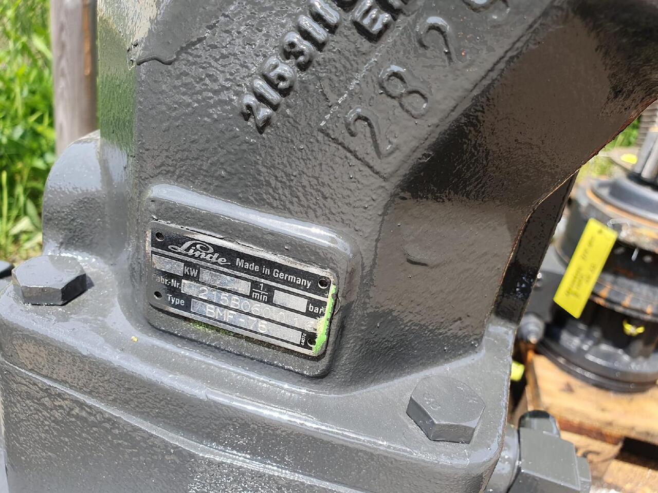 Sennebogen ZR 28 - Svängmotor för Byggmaskiner: bild 3 Sennebogen ZR 28 - Svängmotor för Byggmaskiner: bild 3