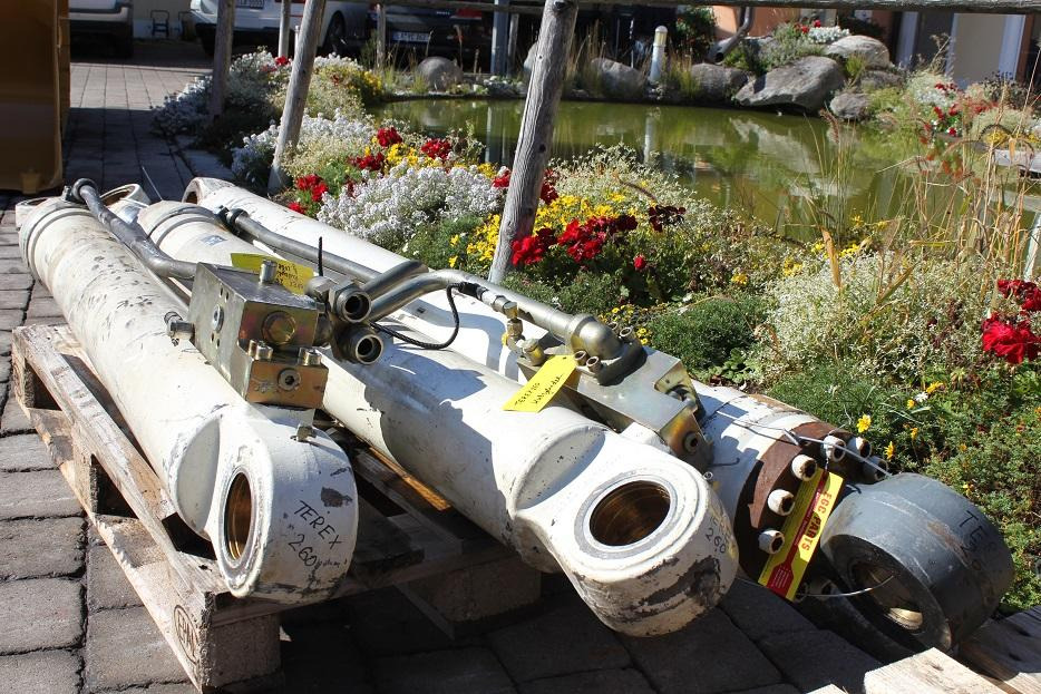 Terex TC 260 LC - Hydraulcylinder för Byggmaskiner: bild 2 Terex TC 260 LC - Hydraulcylinder för Byggmaskiner: bild 2