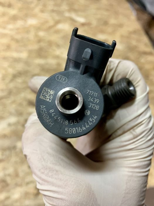 0445110564 for IVECO Daily 3.0 commercial vehicle - Injektor för Transportbil: bild 1 0445110564 for IVECO Daily 3.0 commercial vehicle - Injektor för Transportbil: bild 1