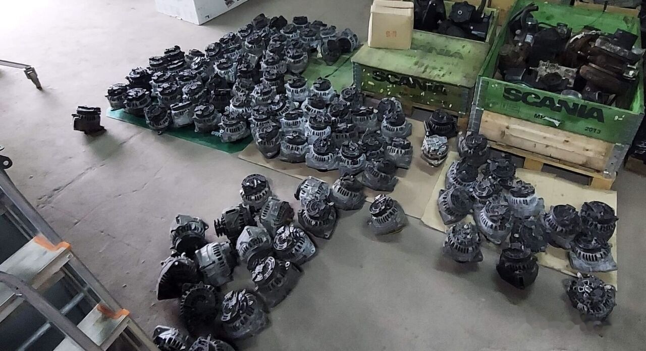 Bosch , 110A , 28V DAF CF75, XF 95 - Generator för Lastbil: bild 1 Bosch , 110A , 28V DAF CF75, XF 95 - Generator för Lastbil: bild 1