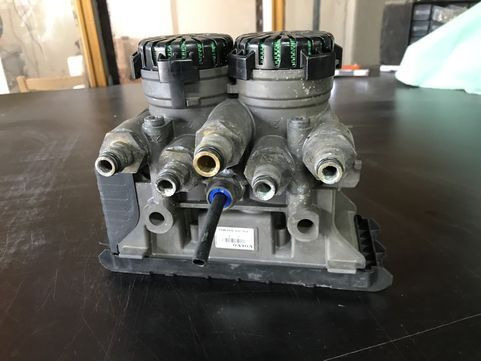 Knorr-Bremse oryginał demontaż 21114975 Volvo FH4 truck - Bromsventil för Lastbil: bild 1 Knorr-Bremse oryginał demontaż 21114975 Volvo FH4 truck - Bromsventil för Lastbil: bild 1