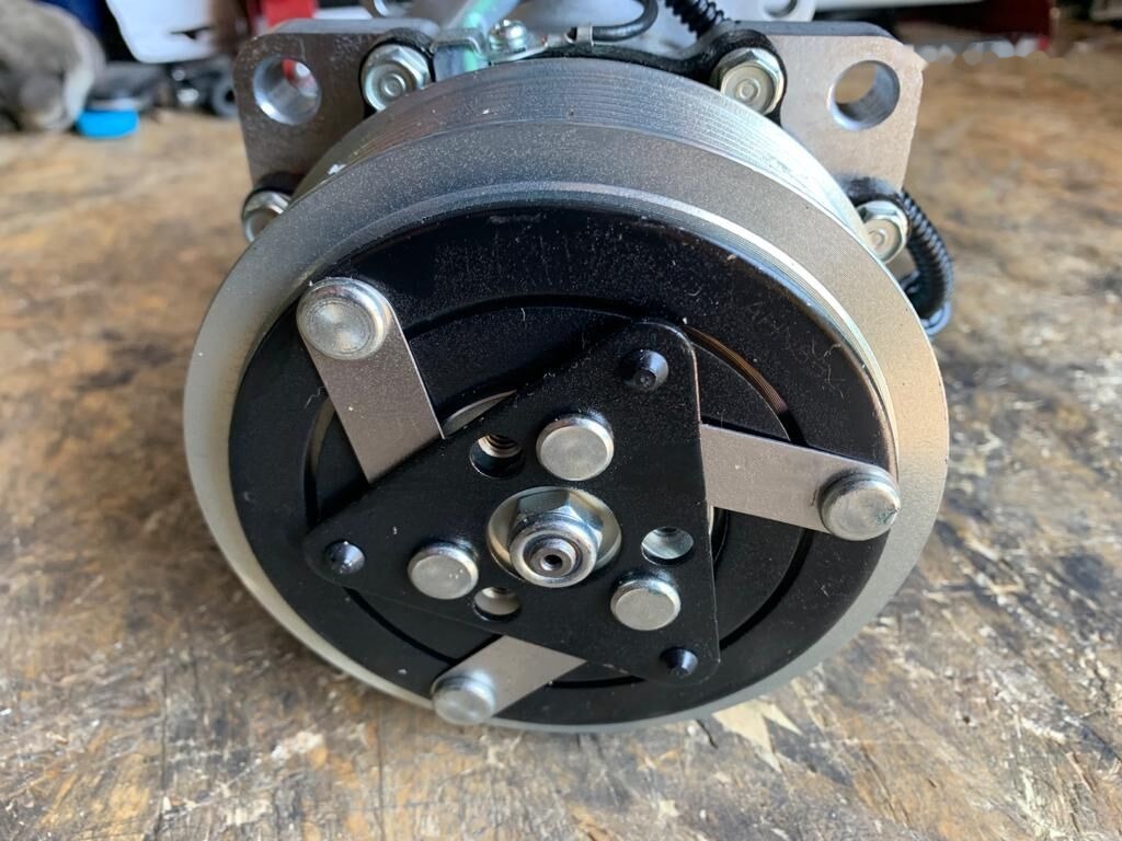 MAN Sanden SD7H15 51.77970-7028 MAN TGA TGM TGX TGL NEOPLAN BUS truck - A/C kompressor för Lastbil: bild 2 MAN Sanden SD7H15 51.77970-7028 MAN TGA TGM TGX TGL NEOPLAN BUS truck - A/C kompressor för Lastbil: bild 2