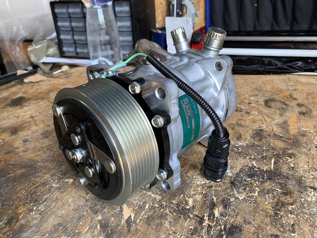 MAN Sanden SD7H15 51.77970-7028 MAN TGA TGM TGX TGL NEOPLAN BUS truck - A/C kompressor för Lastbil: bild 1 MAN Sanden SD7H15 51.77970-7028 MAN TGA TGM TGX TGL NEOPLAN BUS truck - A/C kompressor för Lastbil: bild 1