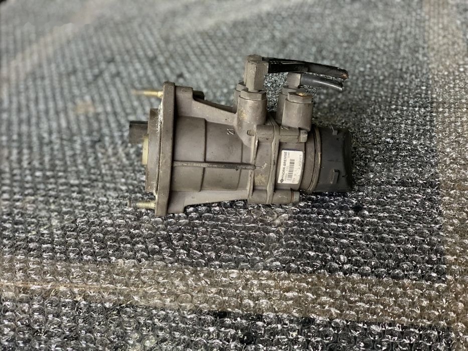 MAN zawór główny hamulcowy oryginał hurt K000926 MAN TGA K000926 - Bromscylinder för Lastbil: bild 1 MAN zawór główny hamulcowy oryginał hurt K000926 MAN TGA K000926 - Bromscylinder för Lastbil: bild 1