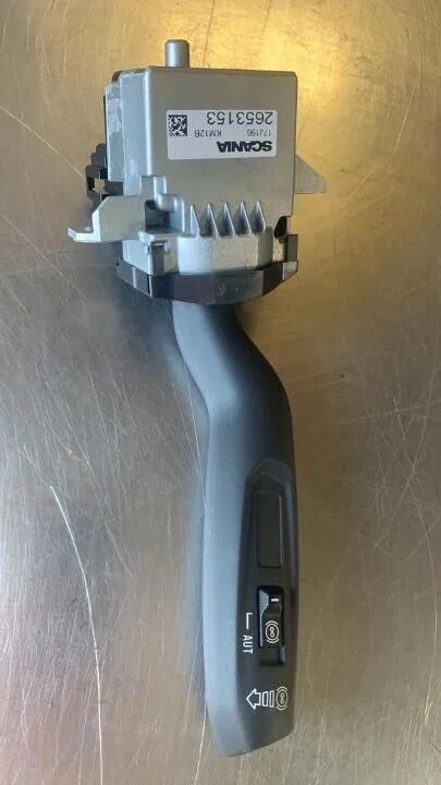 Scania PRZEŁĄCZNIK REFLEKTORÓW SYGNAŁÓW SKRĘTU CIĘŻARÓWKI 2653153 Scania truck - Rattstångsbrytare för Lastbil: bild 1 Scania PRZEŁĄCZNIK REFLEKTORÓW SYGNAŁÓW SKRĘTU CIĘŻARÓWKI 2653153 Scania truck - Rattstångsbrytare för Lastbil: bild 1