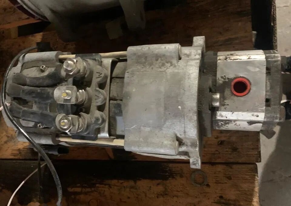 Volvo B5LH 2012 21543421 Volvo truck - Styrpump för Lastbil: bild 1 Volvo B5LH 2012 21543421 Volvo truck - Styrpump för Lastbil: bild 1