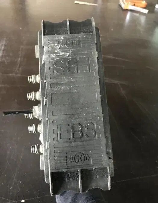 Volvo FH 4 Demontaż K029247 Volvo FH 4 Demontaż K029247 truck - Bromsventil för Lastbil: bild 3 Volvo FH 4 Demontaż K029247 Volvo FH 4 Demontaż K029247 truck - Bromsventil för Lastbil: bild 3