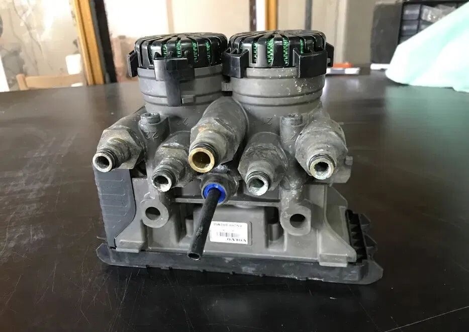 Volvo FH 4 Demontaż K029247 Volvo FH 4 Demontaż K029247 truck - Bromsventil för Lastbil: bild 4 Volvo FH 4 Demontaż K029247 Volvo FH 4 Demontaż K029247 truck - Bromsventil för Lastbil: bild 4