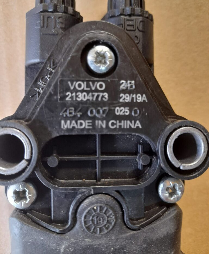 WABCO 21304773 Volvo FH / FM truck - Hytt och interiör för Lastbil: bild 2 WABCO 21304773 Volvo FH / FM truck - Hytt och interiör för Lastbil: bild 2