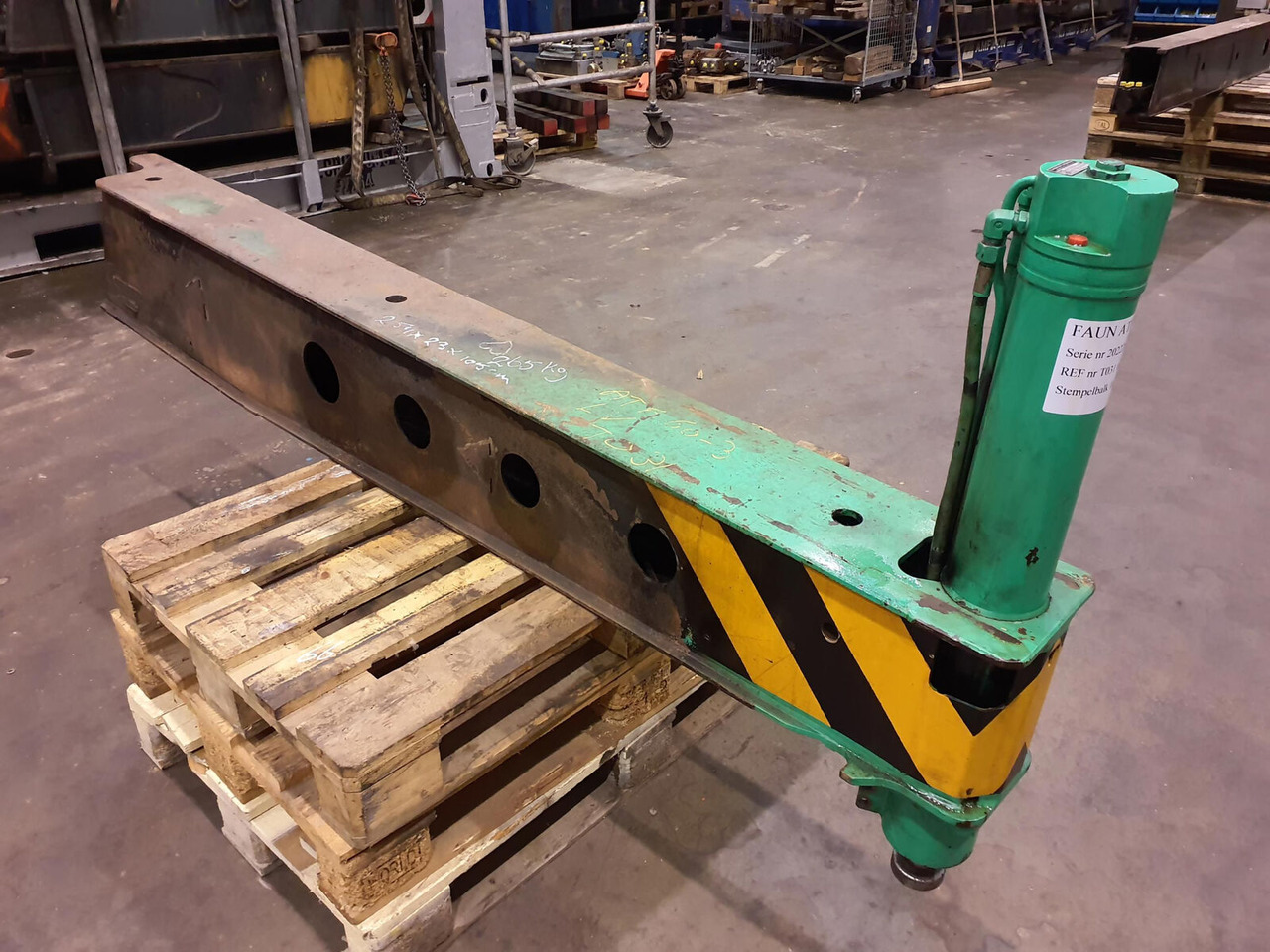 FAUN ATF 60-3 front outigger beam - Fjädring för Mobilkran: bild 1 FAUN ATF 60-3 front outigger beam - Fjädring för Mobilkran: bild 1
