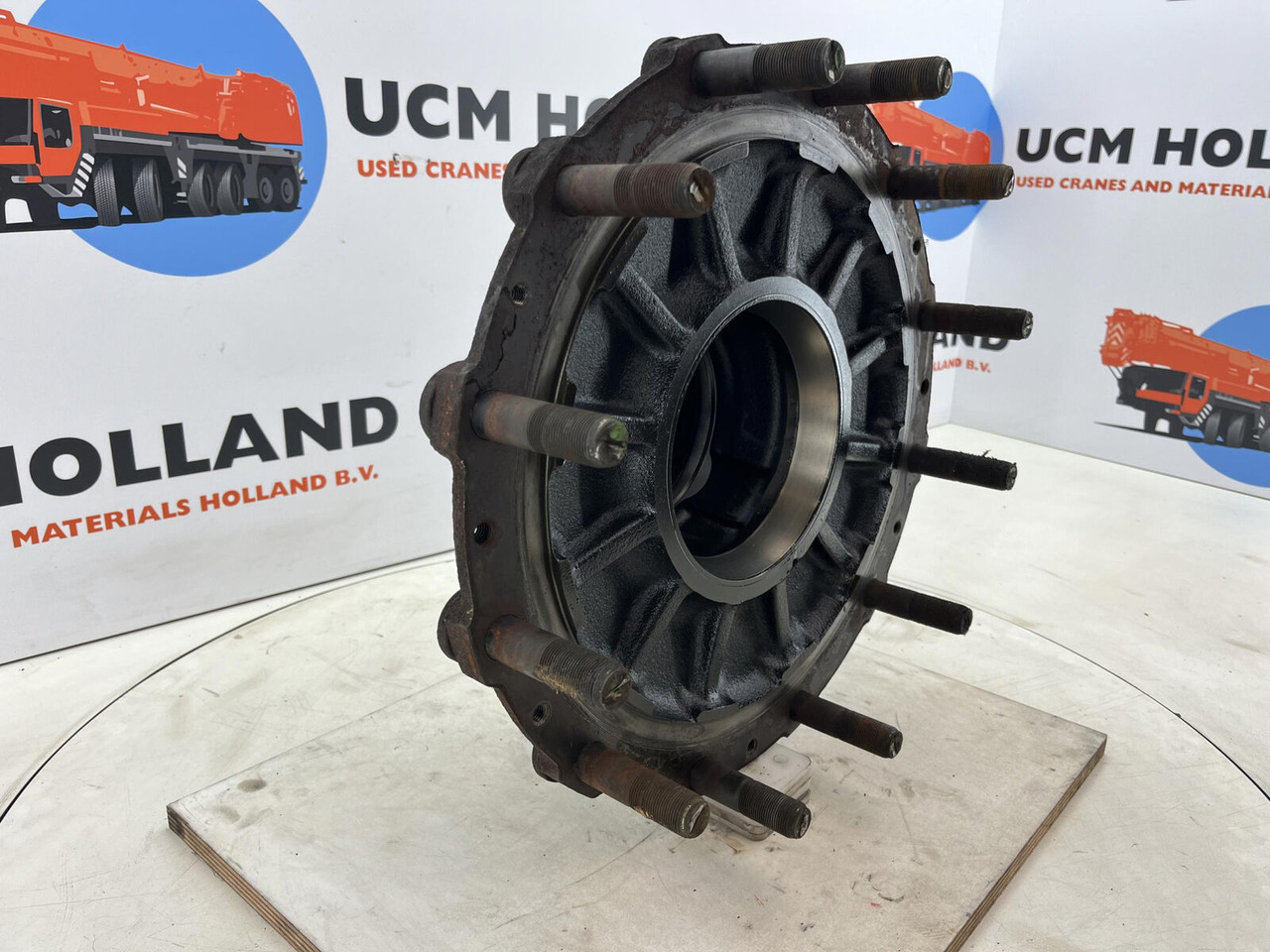 Grove GMK Megatrak wheel hub - Hub för Lyftkran: bild 2 Grove GMK Megatrak wheel hub - Hub för Lyftkran: bild 2