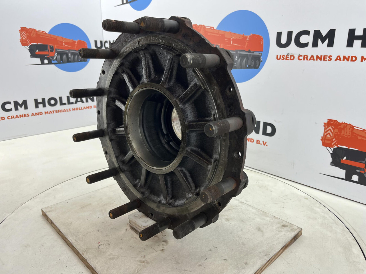 Grove GMK Megatrak wheel hub - Hub för Lyftkran: bild 1 Grove GMK Megatrak wheel hub - Hub för Lyftkran: bild 1