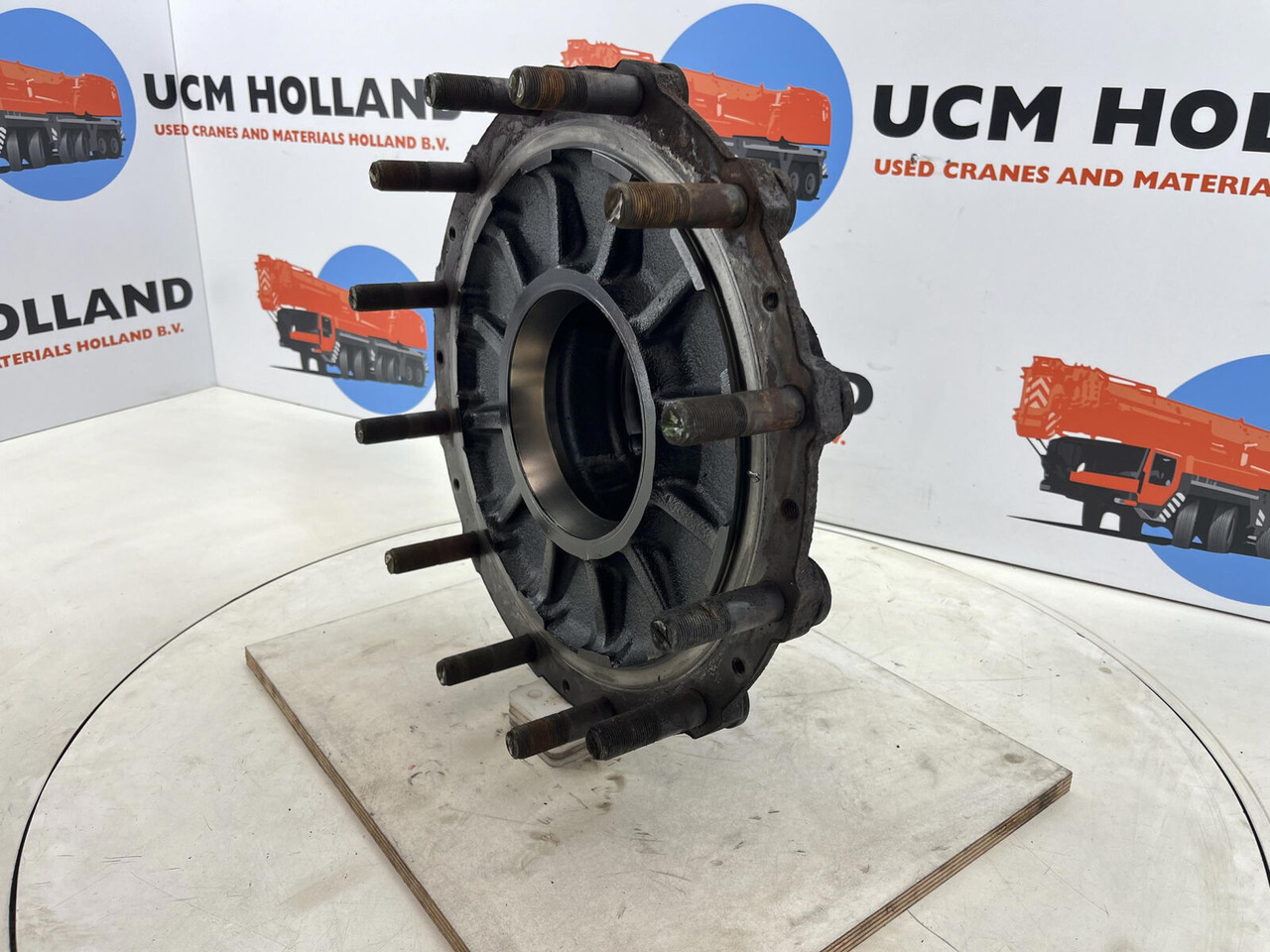 Grove GMK Megatrak wheel hub - Hub för Lyftkran: bild 1 Grove GMK Megatrak wheel hub - Hub för Lyftkran: bild 1