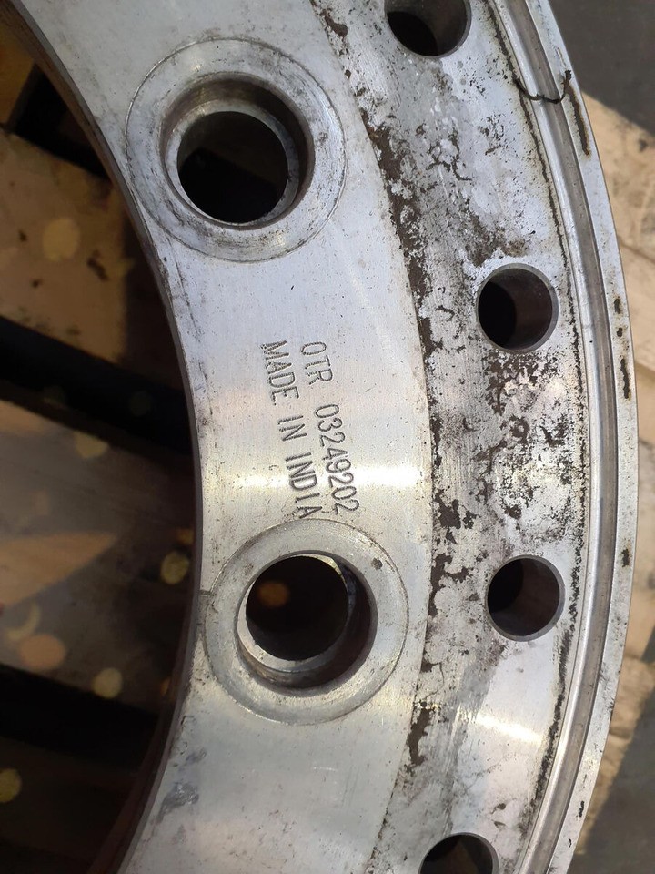 Grove Rear ring 445/95R25 12 8.8 2p Alu - Fälg för Lyftkran: bild 4 Grove Rear ring 445/95R25 12 8.8 2p Alu - Fälg för Lyftkran: bild 4