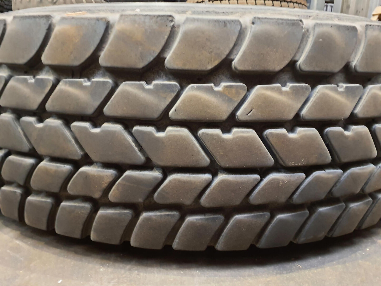 Grove Wheel 445/95R25 12 13.4 2p alu - Komplett hjul för Lyftkran: bild 3 Grove Wheel 445/95R25 12 13.4 2p alu - Komplett hjul för Lyftkran: bild 3