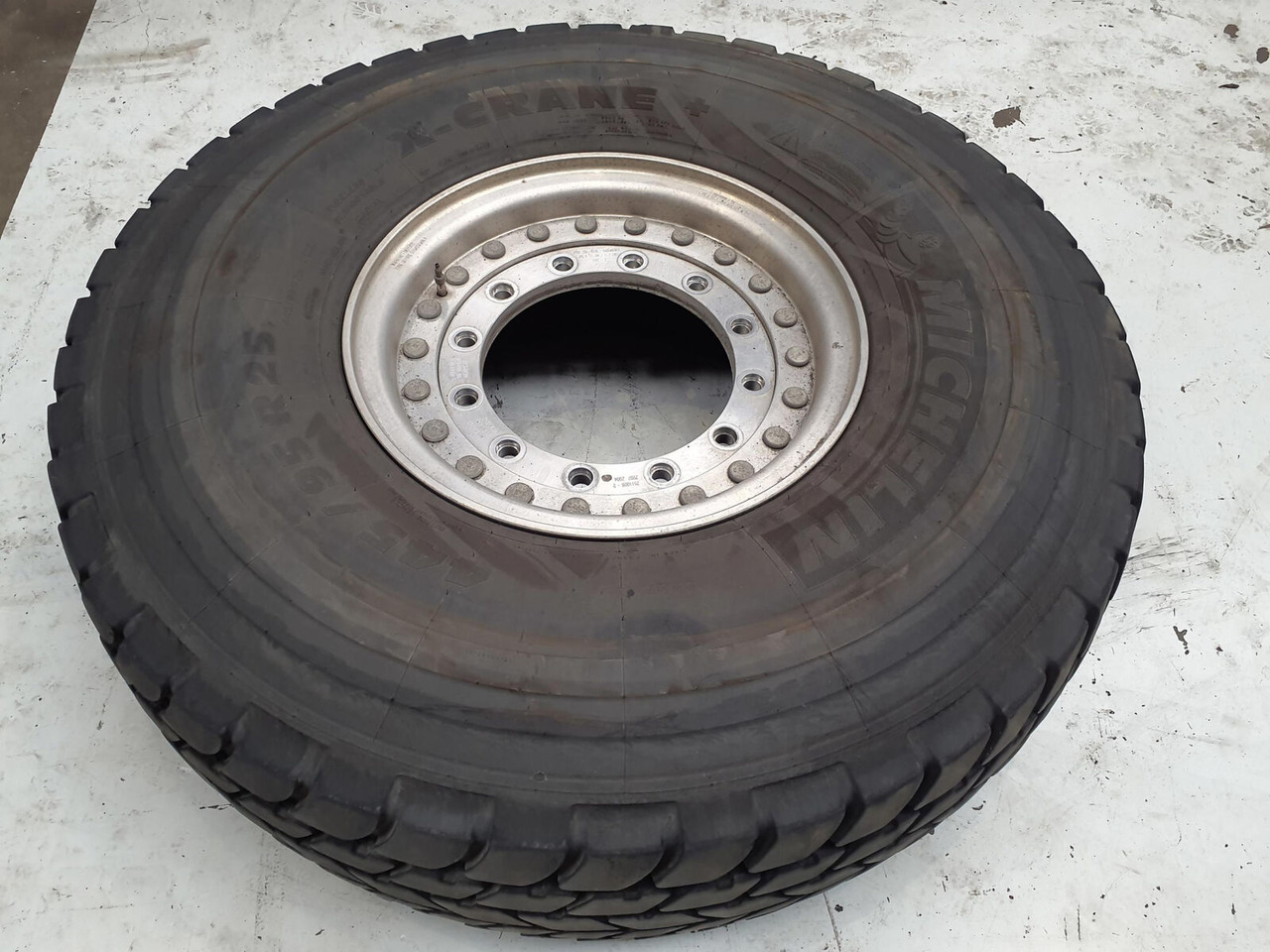 Grove Wheel 445/95R25 12 9 2p alu - Komplett hjul för Lyftkran: bild 2 Grove Wheel 445/95R25 12 9 2p alu - Komplett hjul för Lyftkran: bild 2