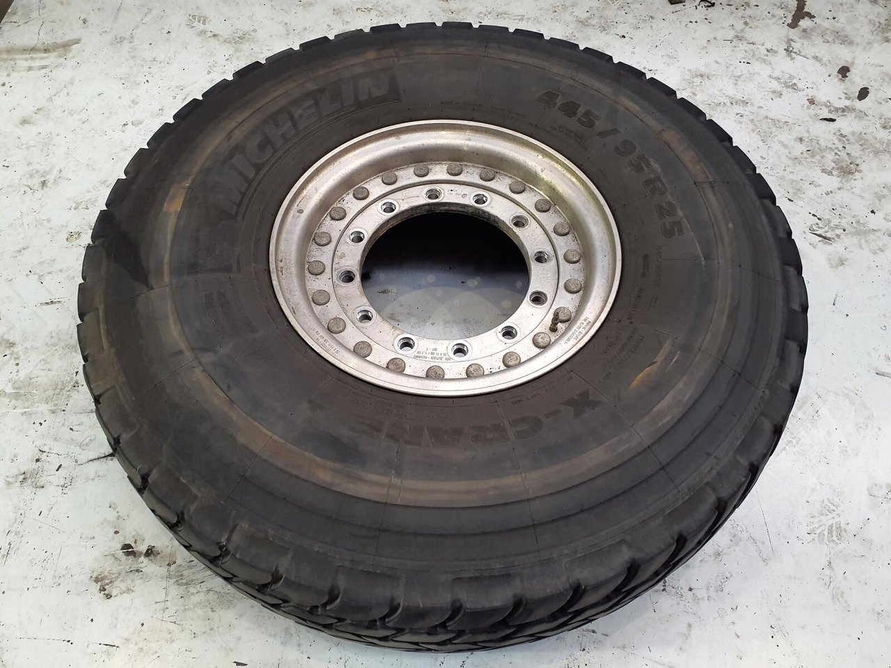 Grove Wheel 445/95R25 12 9 2p alu - Komplett hjul för Lyftkran: bild 3 Grove Wheel 445/95R25 12 9 2p alu - Komplett hjul för Lyftkran: bild 3