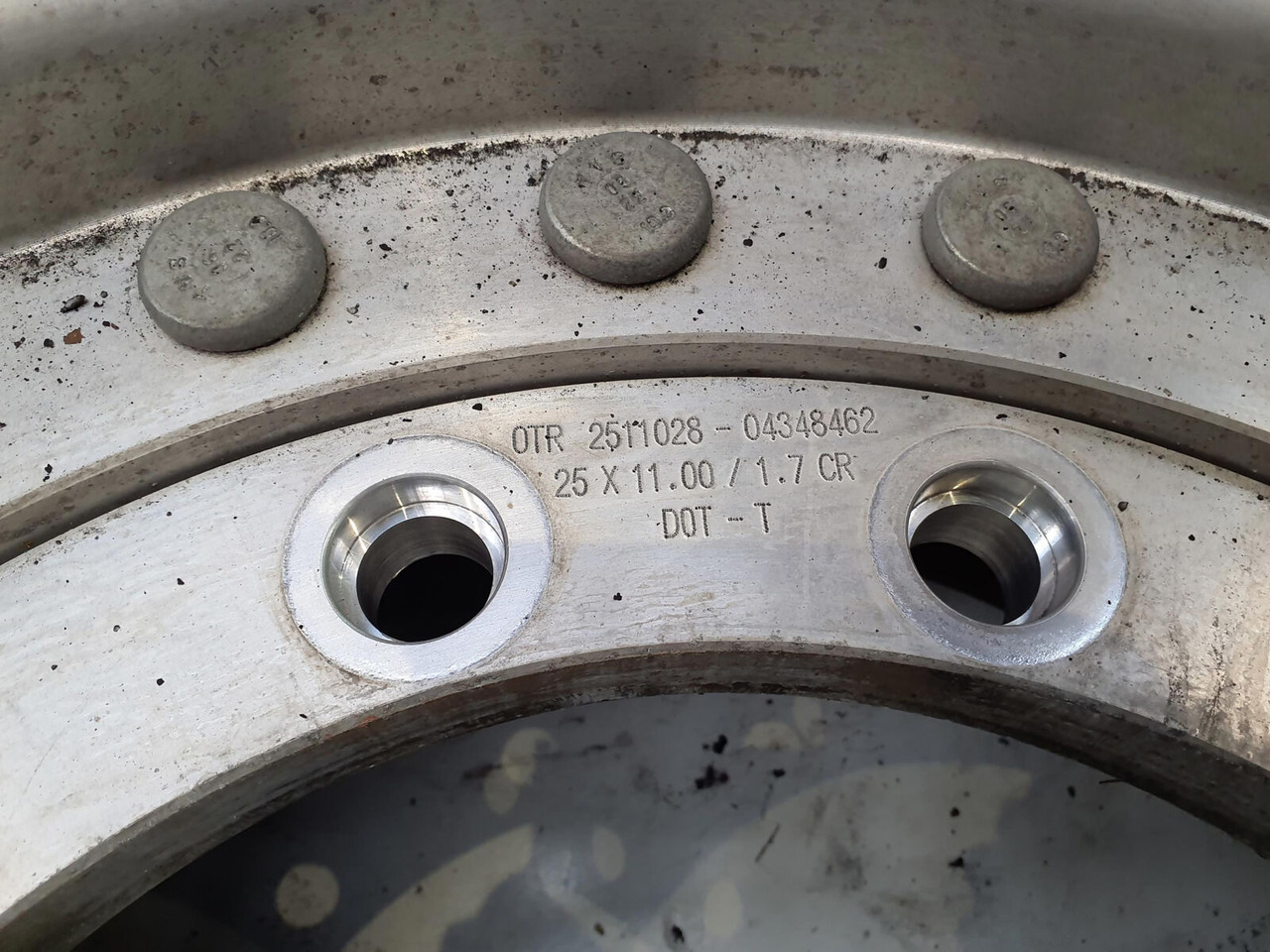 Grove Wheel 445/95R25 12 9 2p alu - Komplett hjul för Lyftkran: bild 5 Grove Wheel 445/95R25 12 9 2p alu - Komplett hjul för Lyftkran: bild 5