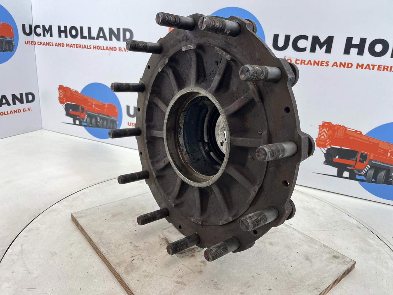 Krupp KMK 3045 Megatrak wheel hub - Hub för Lyftkran: bild 1 Krupp KMK 3045 Megatrak wheel hub - Hub för Lyftkran: bild 1