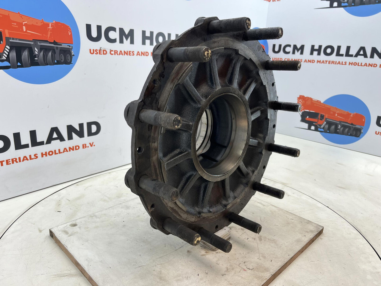 Krupp KMK 3045 Megatrak wheel hub - Hub för Lyftkran: bild 2 Krupp KMK 3045 Megatrak wheel hub - Hub för Lyftkran: bild 2