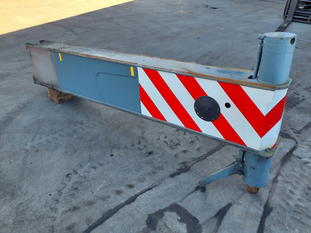 Liebherr LTM 1070-4.1 outrigger beam complete rear - Fjädring för Mobilkran: bild 1 Liebherr LTM 1070-4.1 outrigger beam complete rear - Fjädring för Mobilkran: bild 1