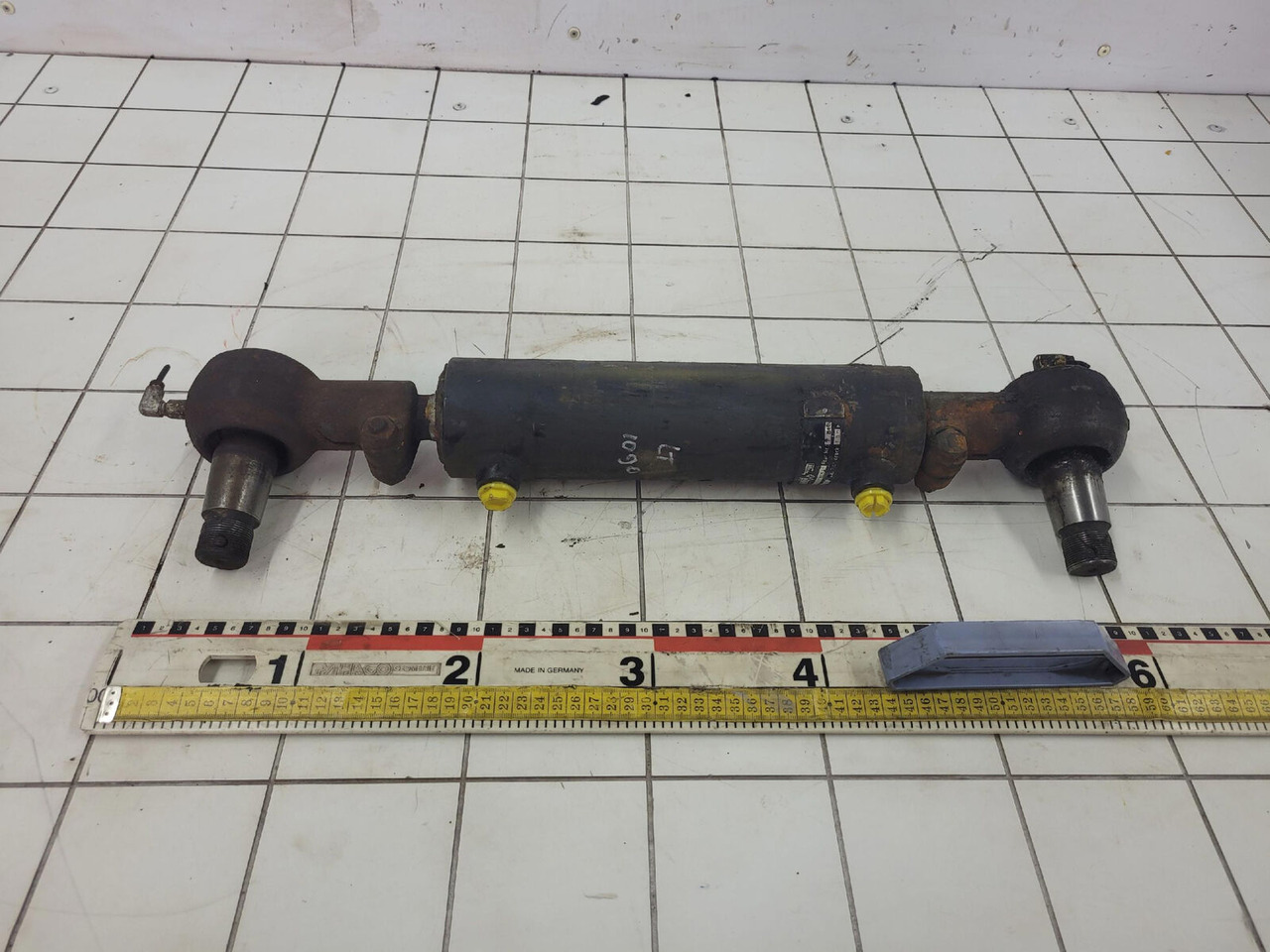 Liebherr LTM 1090 steering cylinder - Hydraulcylinder för Mobilkran: bild 1 Liebherr LTM 1090 steering cylinder - Hydraulcylinder för Mobilkran: bild 1