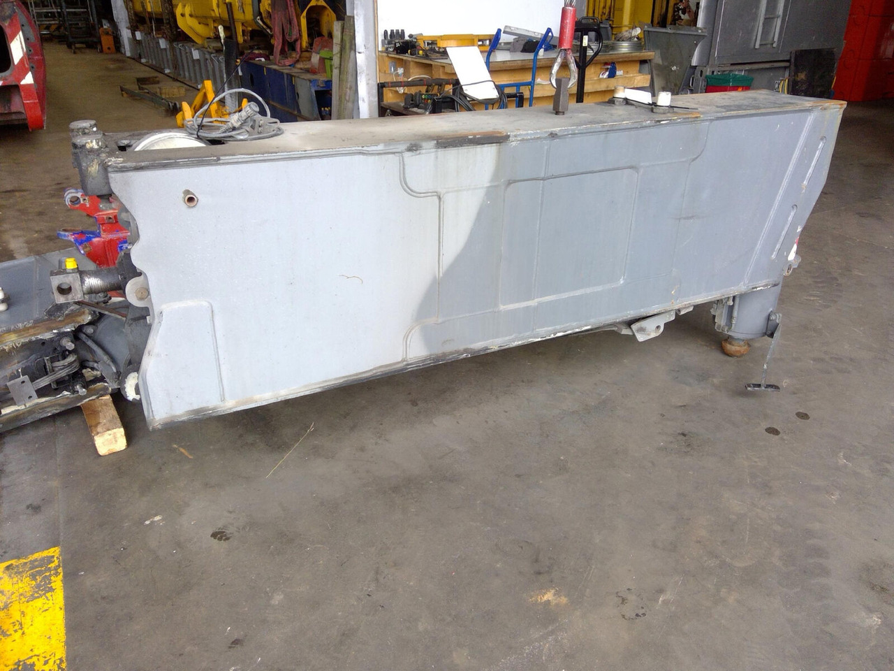 Liebherr LTM 1250-6.1 outrigger beam complete rear - Fjädring för Lyftkran: bild 3 Liebherr LTM 1250-6.1 outrigger beam complete rear - Fjädring för Lyftkran: bild 3