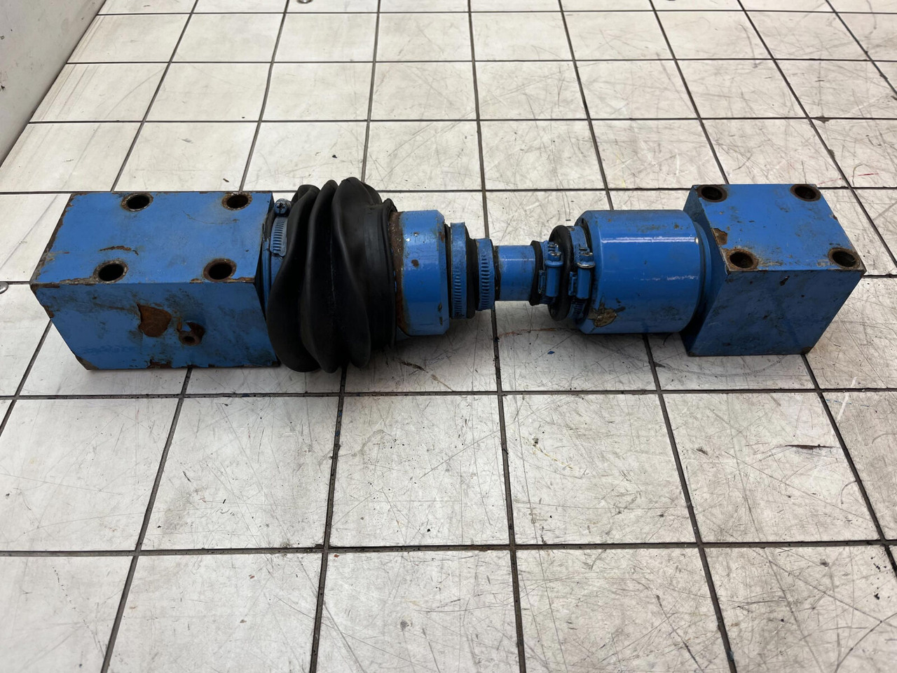 Liebherr LTM 1400-7.1 cylinder connection - Hydraulcylinder för Mobilkran: bild 1 Liebherr LTM 1400-7.1 cylinder connection - Hydraulcylinder för Mobilkran: bild 1