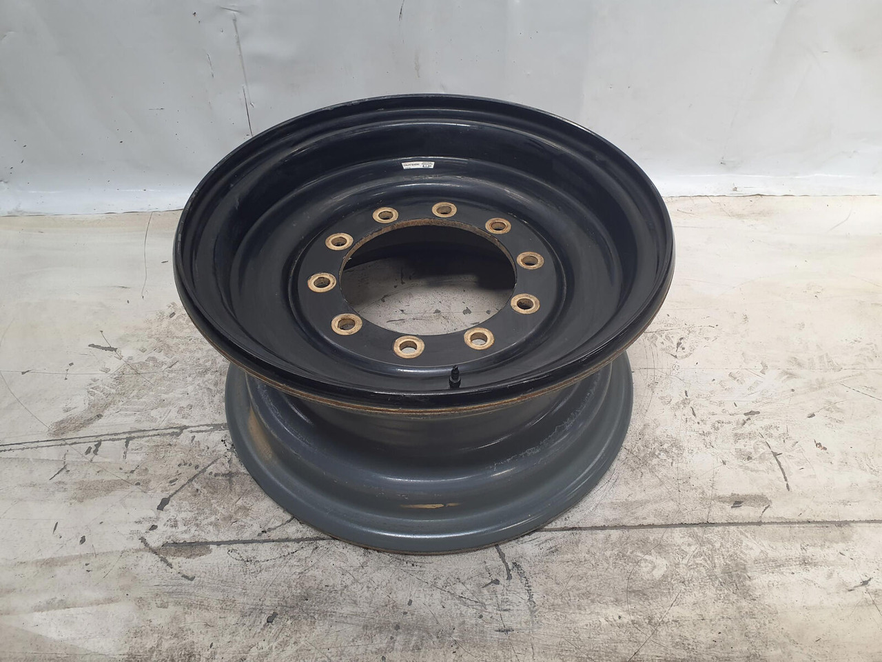 Liebherr Rim 445/95R25 10 12 1p - Fälg för Lyftkran: bild 1 Liebherr Rim 445/95R25 10 12 1p - Fälg för Lyftkran: bild 1