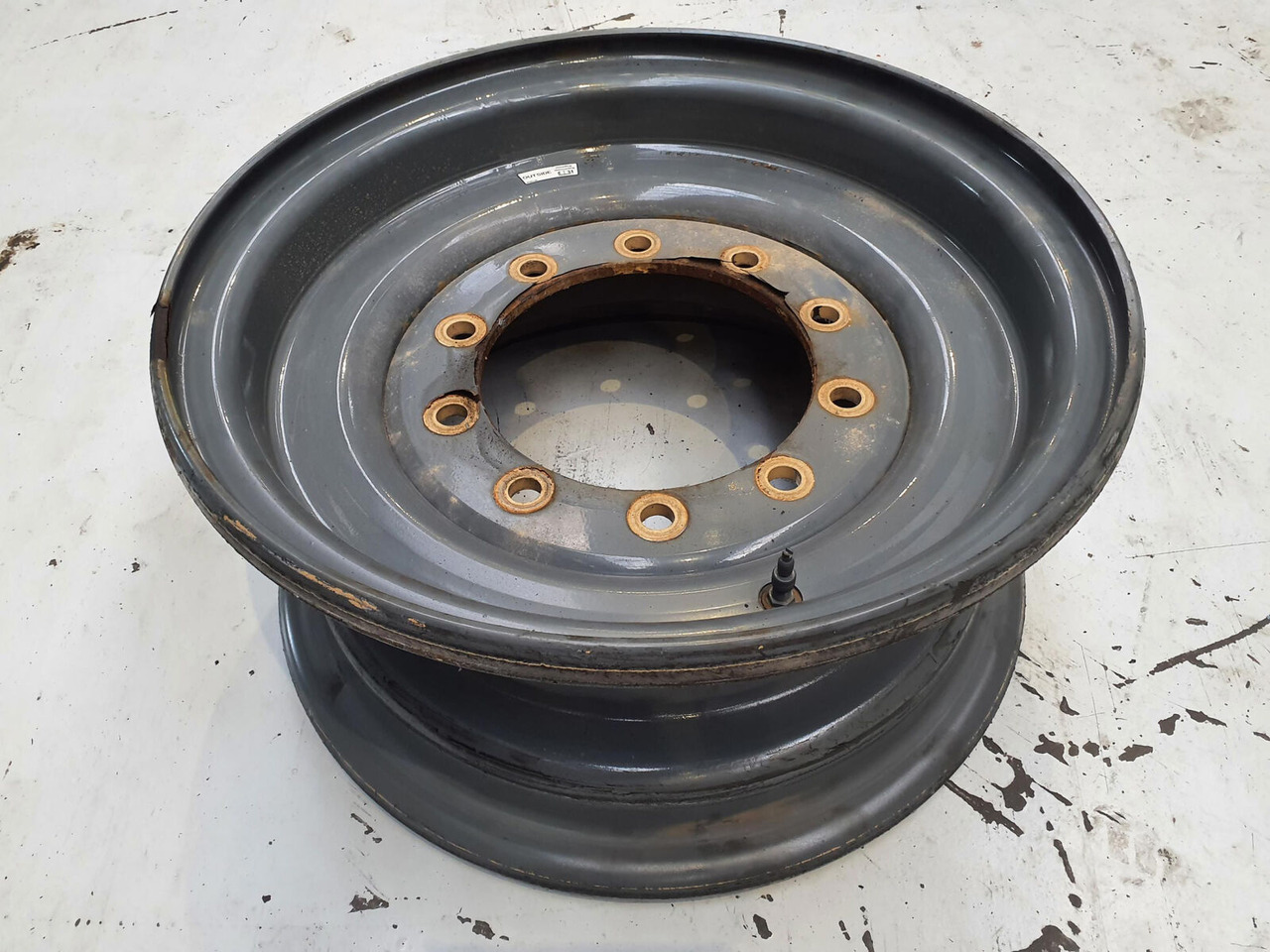 Liebherr Rim 445/95R25 10 12 1p - Fälg för Lyftkran: bild 1 Liebherr Rim 445/95R25 10 12 1p - Fälg för Lyftkran: bild 1