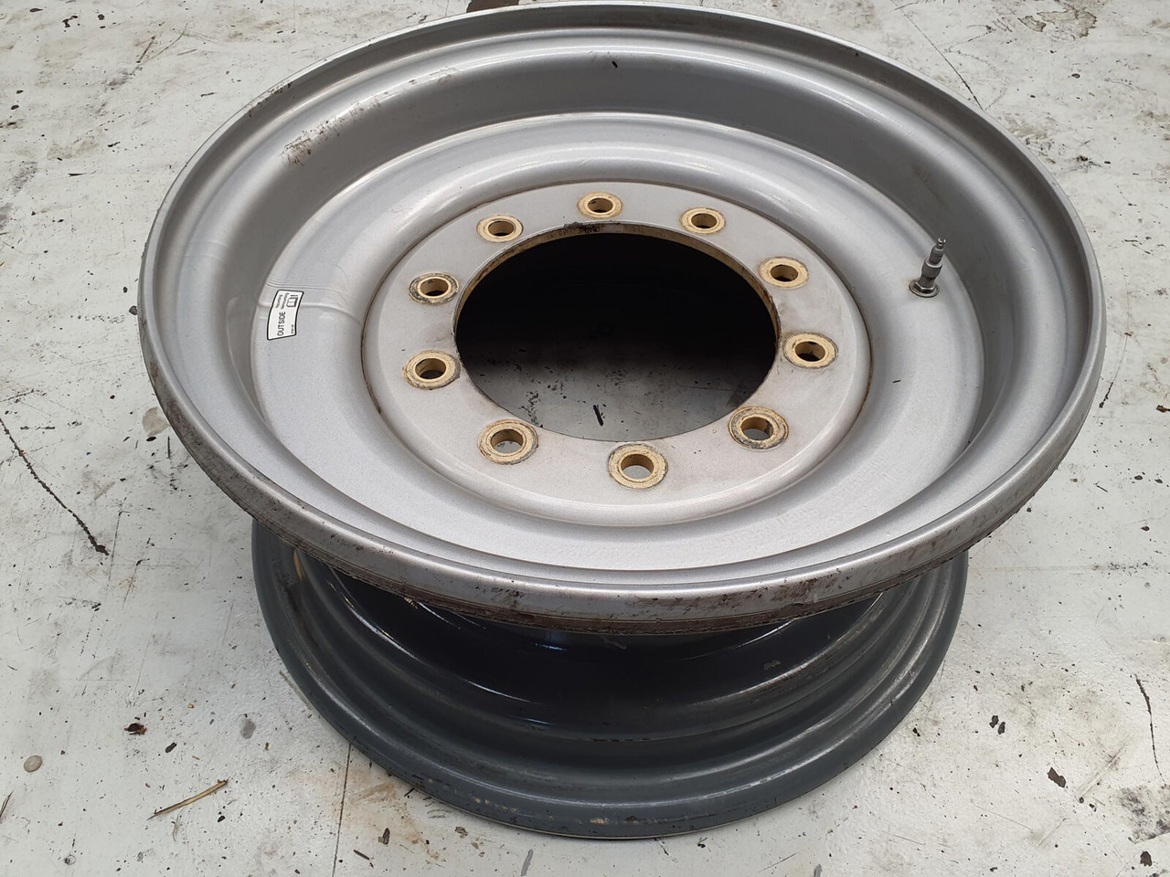 Liebherr Rim 445/95R25 10 12 1p - Fälg för Lyftkran: bild 1 Liebherr Rim 445/95R25 10 12 1p - Fälg för Lyftkran: bild 1