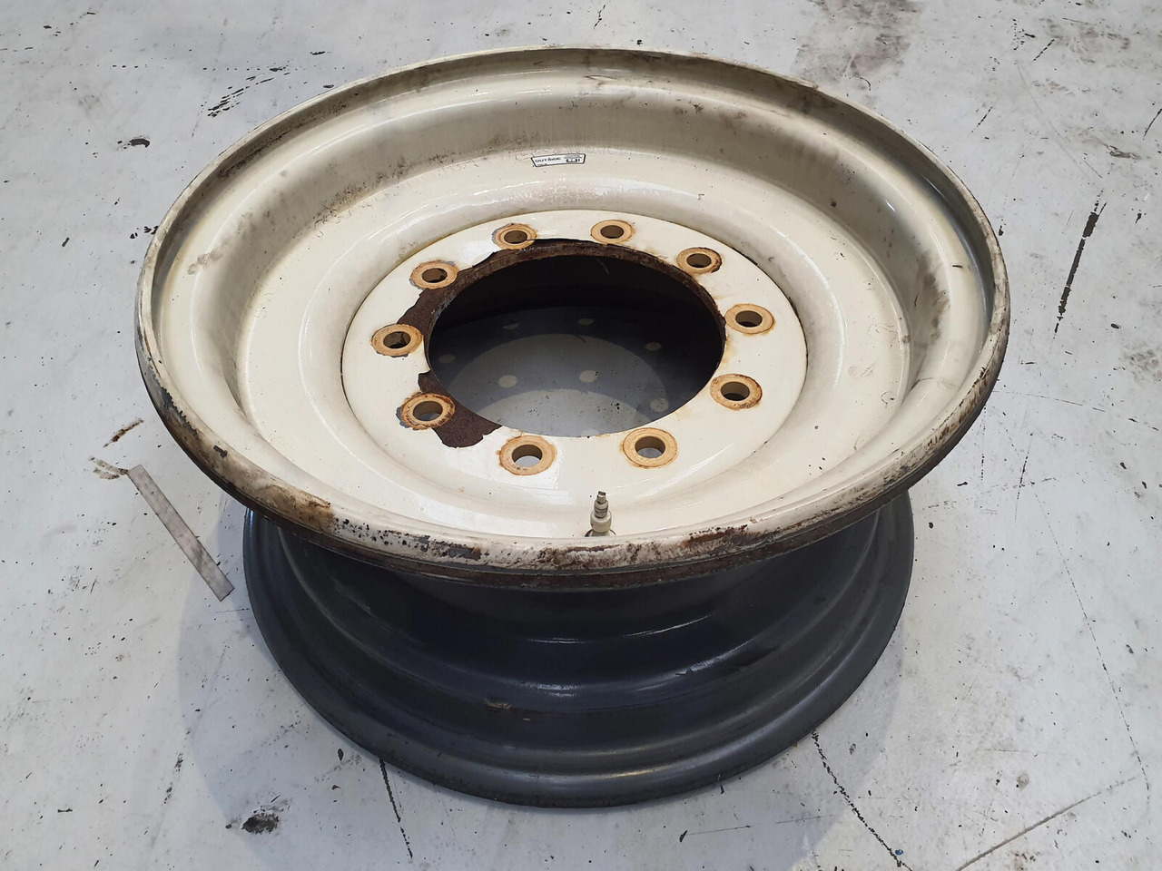 Liebherr Rim 445/95R25 10 12 1p - Fälg för Lyftkran: bild 1 Liebherr Rim 445/95R25 10 12 1p - Fälg för Lyftkran: bild 1