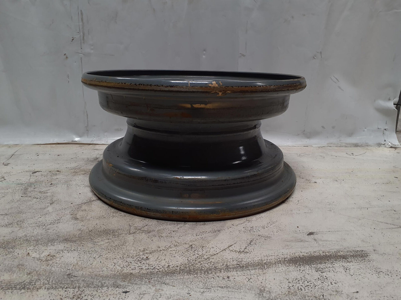 Liebherr Rim 445/95R25 10 12 1p - Fälg för Lyftkran: bild 2 Liebherr Rim 445/95R25 10 12 1p - Fälg för Lyftkran: bild 2