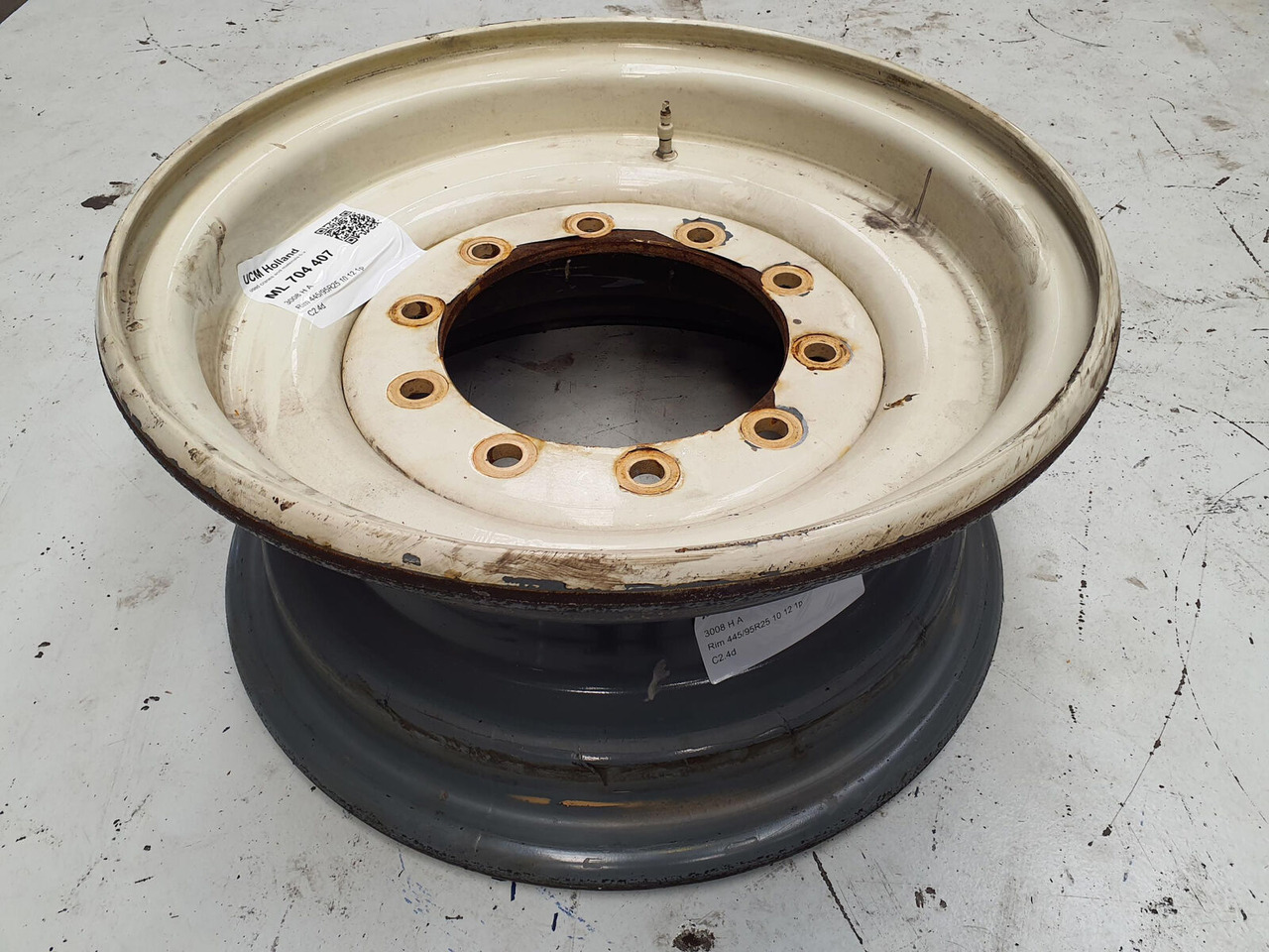 Liebherr Rim 445/95R25 10 12 1p - Fälg för Lyftkran: bild 1 Liebherr Rim 445/95R25 10 12 1p - Fälg för Lyftkran: bild 1