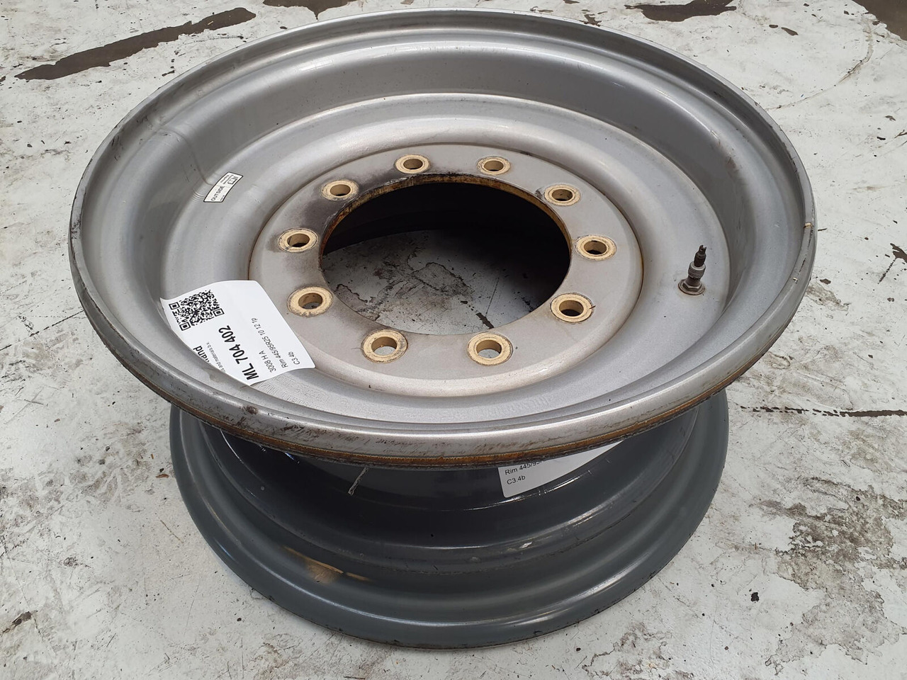 Liebherr Rim 445/95R25 10 12 1p - Fälg för Lyftkran: bild 1 Liebherr Rim 445/95R25 10 12 1p - Fälg för Lyftkran: bild 1