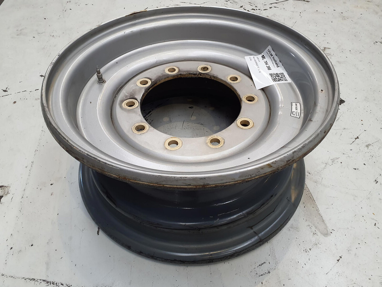 Liebherr Rim 445/95R25 10 12 1p - Fälg för Lyftkran: bild 1 Liebherr Rim 445/95R25 10 12 1p - Fälg för Lyftkran: bild 1