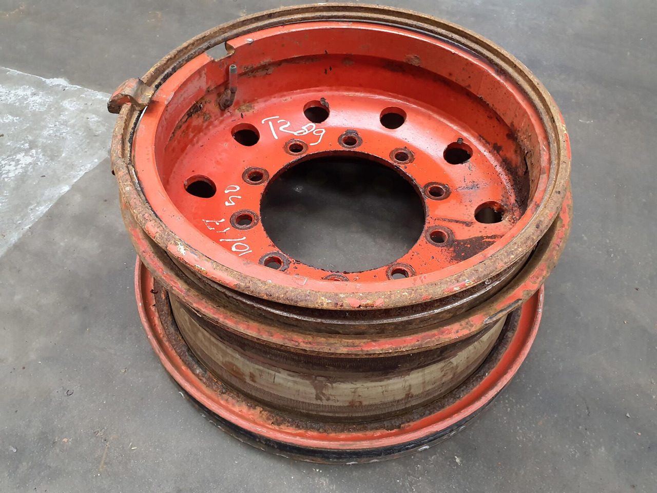 Liebherr Rim 445/95R25 10 17 5p - Fälg för Lyftkran: bild 3 Liebherr Rim 445/95R25 10 17 5p - Fälg för Lyftkran: bild 3