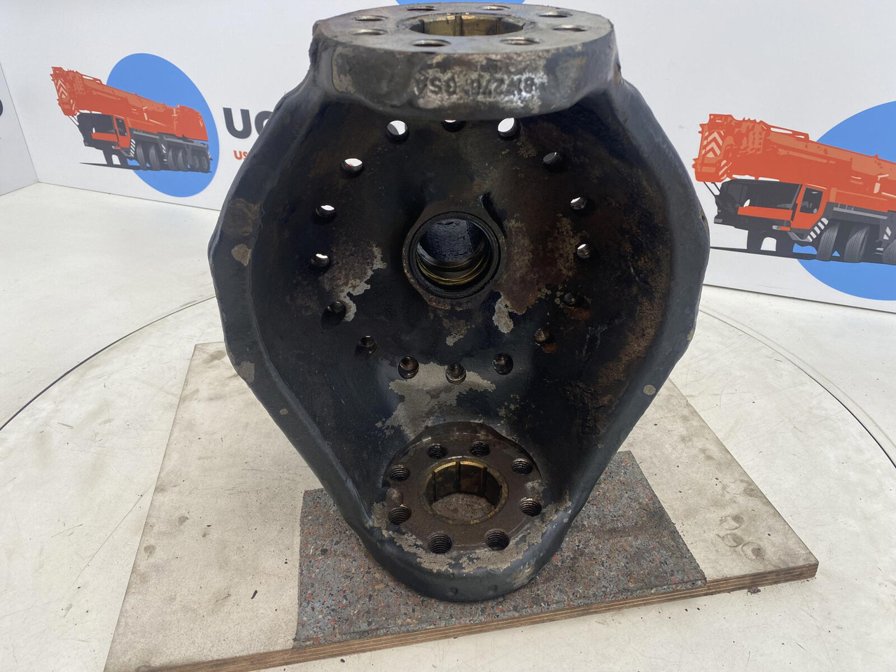 Terex Demag AC 35 Steering knuckle 16 holes axle 1 - Styrspindel för Mobilkran: bild 5 Terex Demag AC 35 Steering knuckle 16 holes axle 1 - Styrspindel för Mobilkran: bild 5
