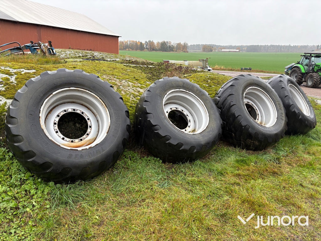 Däck - Trelleborg Twin 428 med fälg - Däck: bild 1 Däck - Trelleborg Twin 428 med fälg - Däck: bild 1